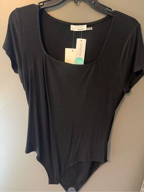 Heatherly by Stitch Fix Black Scoop Neck Short-Sleeve Bodysuit